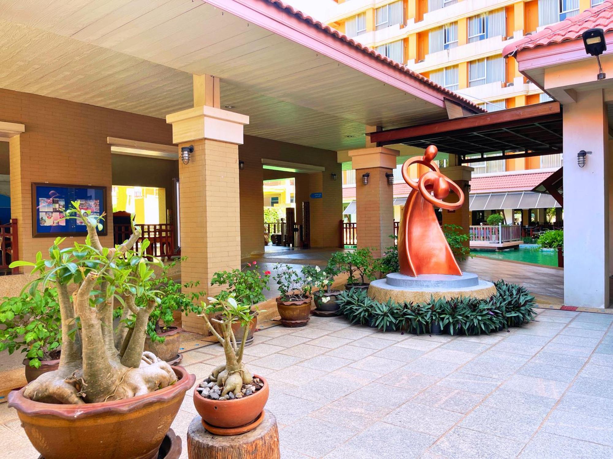 Eastern Grand Palace Pattaya Exterior photo
